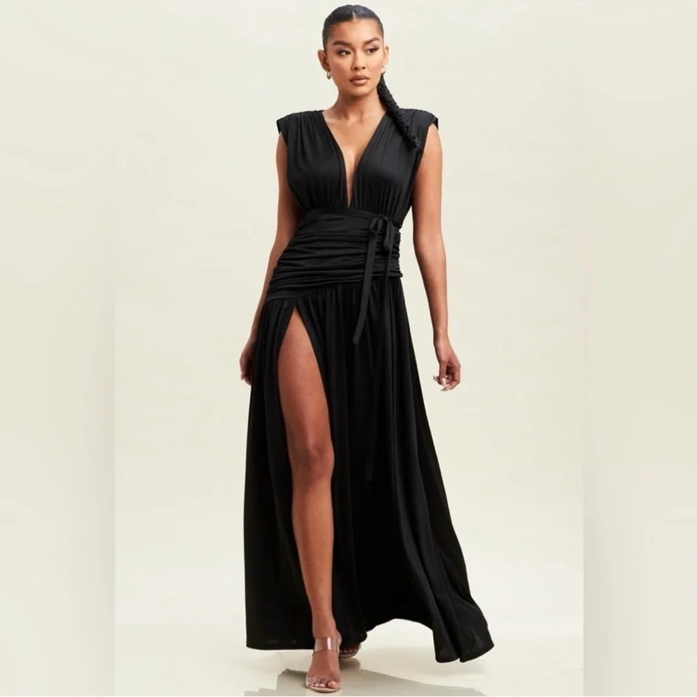 NWT Luxxel Ruched Side Slit Open Back Maxi Dress - Size Small - Picture 1 of 5